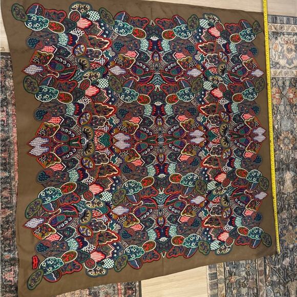 BOTEGA VENETA ENORMOUS 51” x 51”gorgeous silk Wrap/Cape/Sarong textured … - Picture 11 of 13